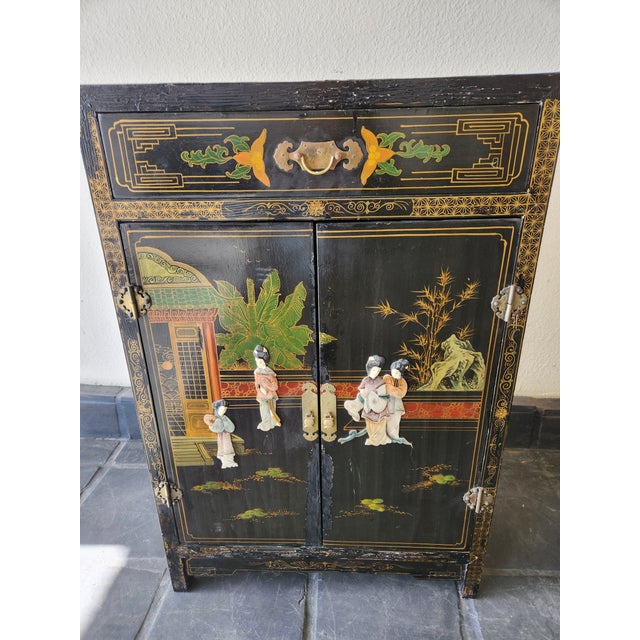 1950s Chinoiserie Black Lacquer Mop Chinese Cabinet Hand Painted For Sale - Image 15 of 15