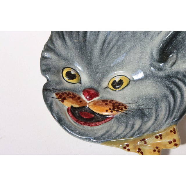 Set of Three Hand Painted Vintage Italian Ceramic Wall-Mounted Decorative Plates - Pinocchio, Cat and Pig For Sale - Image 14 of 16