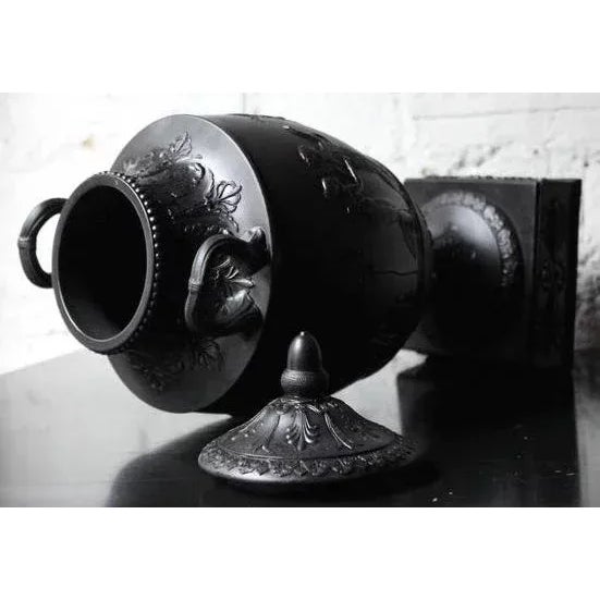 19th Century 19th Century English Regency Wedgwood Black Basalt Urn For Sale - Image 5 of 9