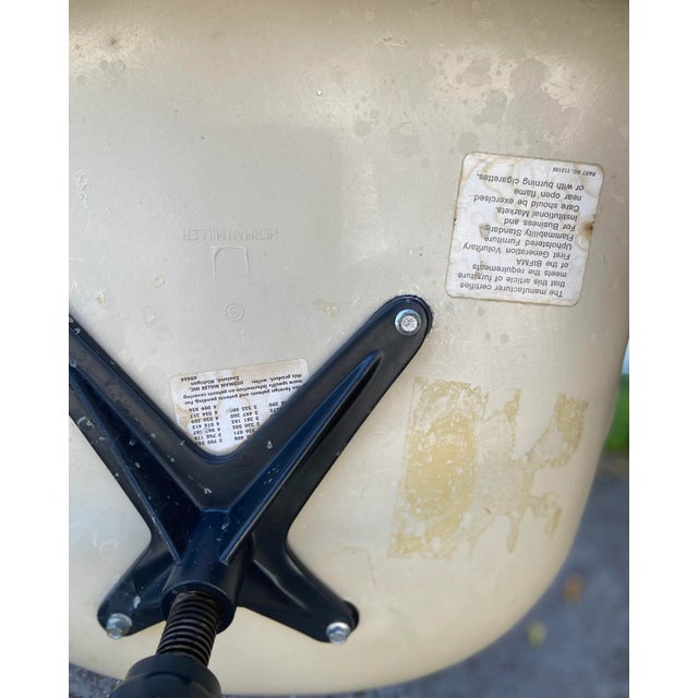 Pair of Herman Miller Shellback Swivel Chairs on Casters For Sale - Image 9 of 13