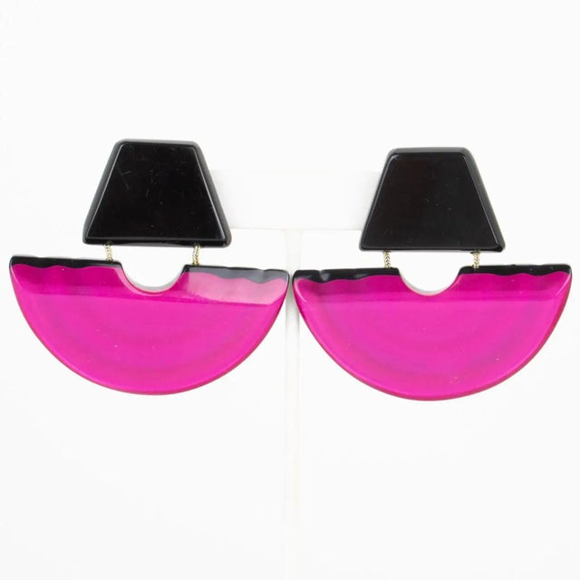 Harriet Bauknight by Kaso Fuchsia Dangle Clip Earrings For Sale - Image 4 of 6
