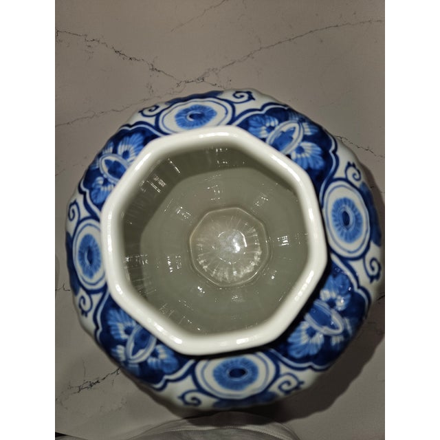 Hand-Painted Dutch Delft Blue & White Ginger Jar With Lid For Sale In New York - Image 6 of 7
