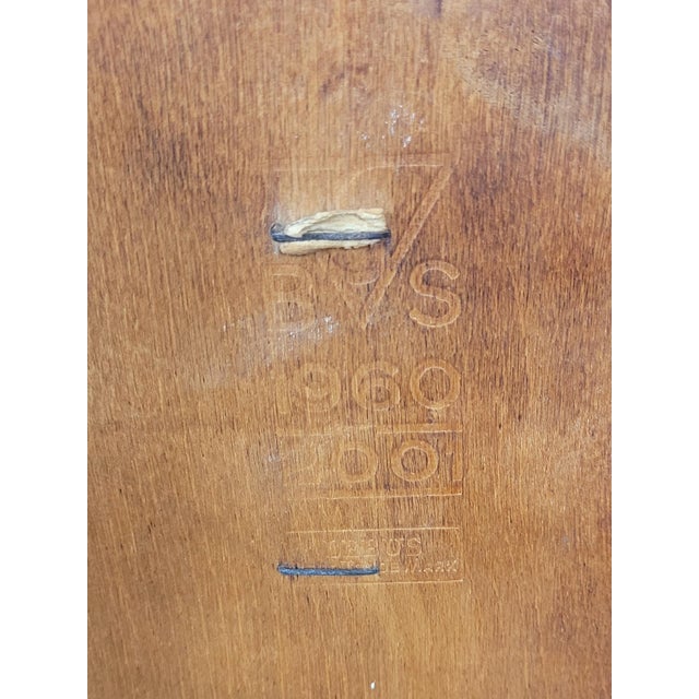 1960s Vintage English Bow Front Chest of Drawers in Walnut, 1960s For Sale - Image 5 of 17