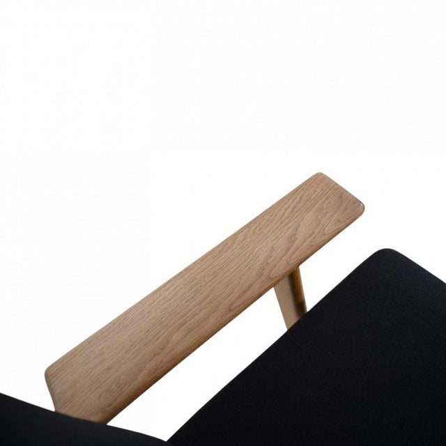 GE290 Three-Seater Sofa in Oak and Black Fabric by Hans Wegner, 2000s For Sale - Image 9 of 18