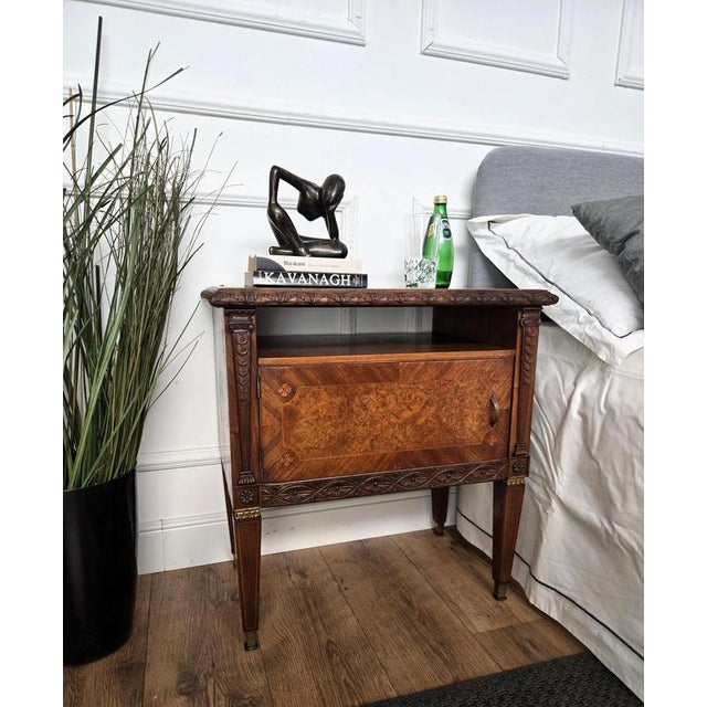 Mid-Century Italian Art Deco Style Nightstands in Walnut with Glass Tops, 1950s, Set of 2 For Sale - Image 3 of 12