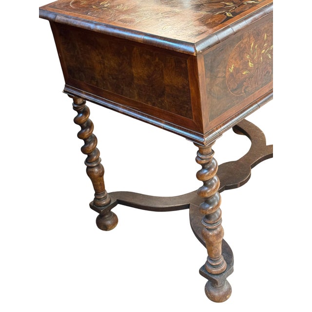 Antique William and Mary Oyster Waln Table With Intricate Marquetry Inlay For Sale - Image 4 of 13