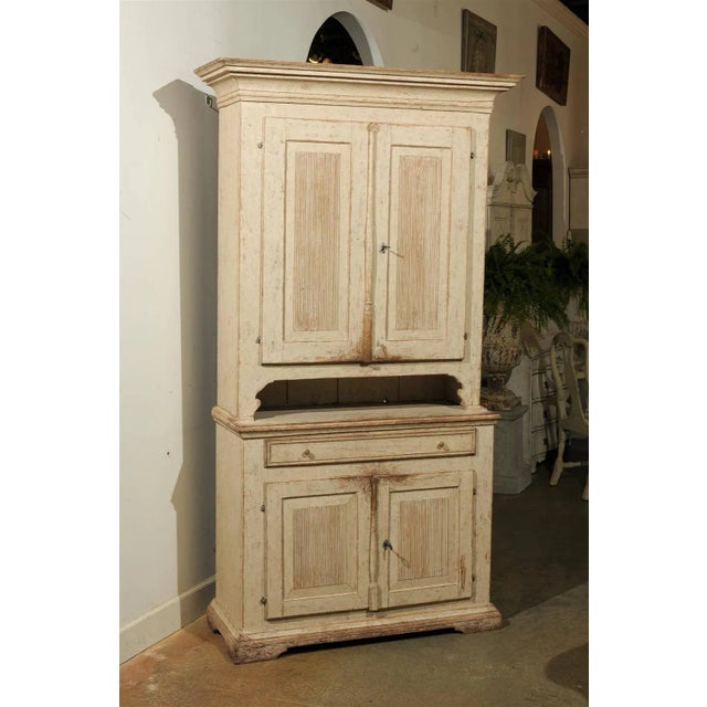 Swedish Early 19th Century Gustavian Painted Tall Cabinet with Reeded Doors For Sale - Image 9 of 11