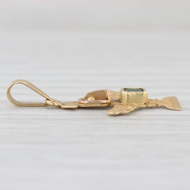 Modern 0.20ct Emerald Tribal Bird Pendant 18k Yellow Gold For Sale - Image 3 of 6