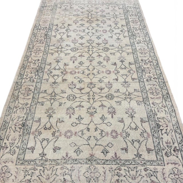 Vintage Turkish Isparta Rug 4x7| Ivory & Soft Gray Floral Design For Sale - Image 4 of 4