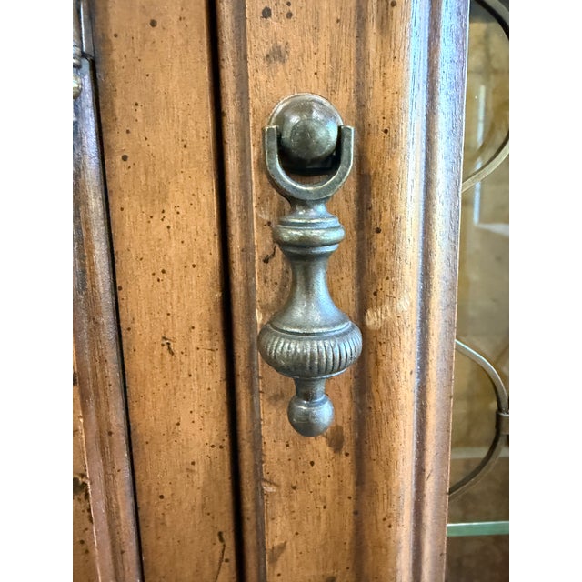 1970s Henredon Walnut Lighted China Cabinet 3-Door French Provincial Style For Sale - Image 9 of 16