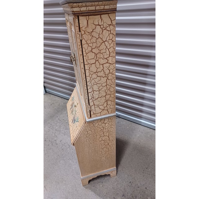 French Country Late 20th Century Jasper Furniture Company Handpainted Standing Jewelry Cabinet With Crackle Finish For Sale - Image 3 of 8