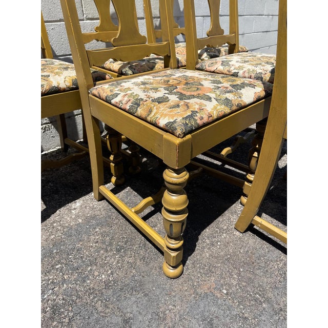 Awesome 7pc antique dining table and chairs. Features a spacious, wood carved table with 6 coordinating chairs. The set of...