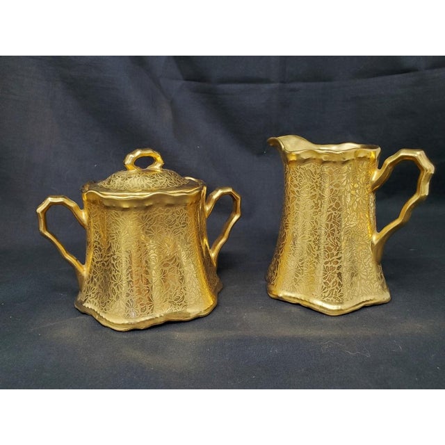 Here is a creamer and covered sugar bowl set made by Wheeling Decorating Company in the Ransom pattern. The shapes are...