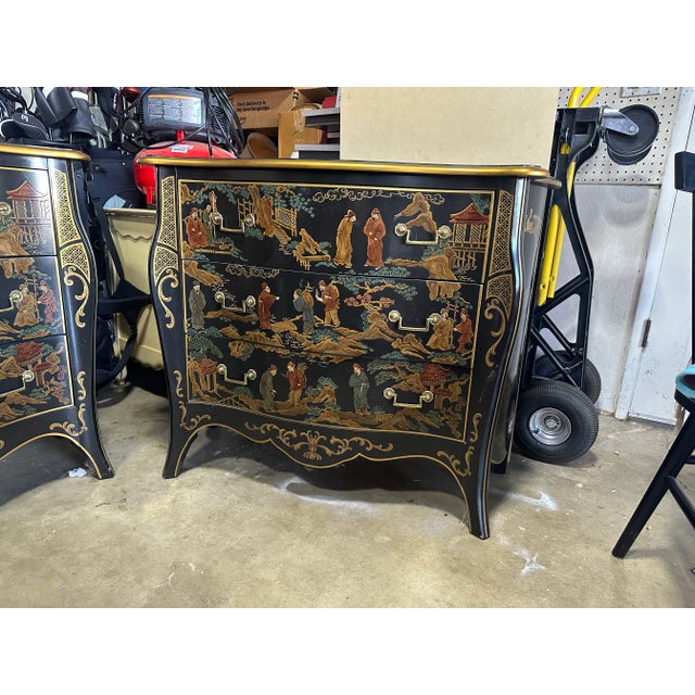 Pair of Vintage Drexel Heritage Chinoiserie Bombe Dressers For Sale In Palm Springs - Image 6 of 8