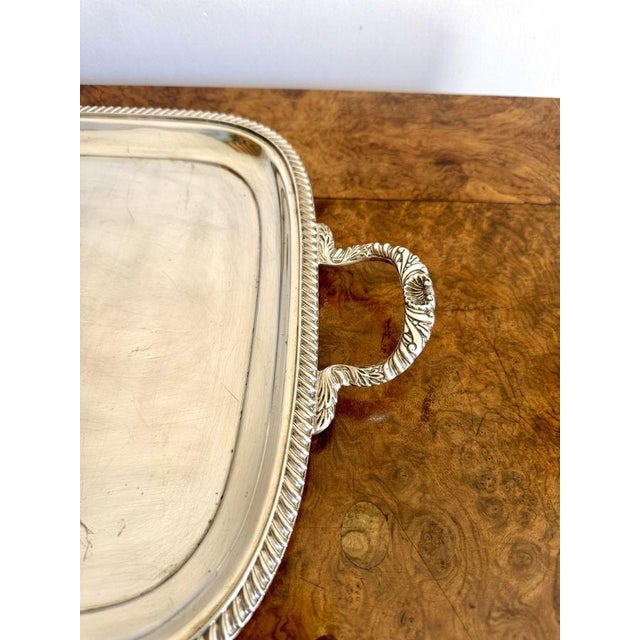 Quality antique Edwardian silver plated tray, having a quality antique Edwardian silver plated tray with a plain silver...