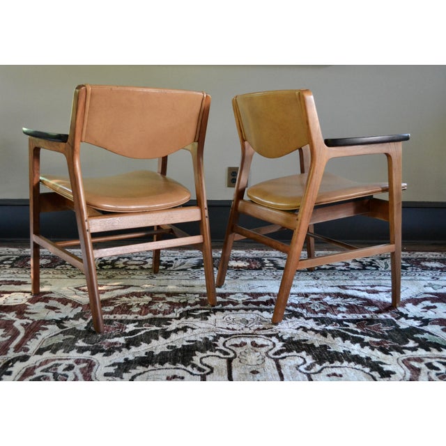 Mid 20th Century Jens Risom Style Walnut Arm Chairs - Set 4 For Sale - Image 5 of 15