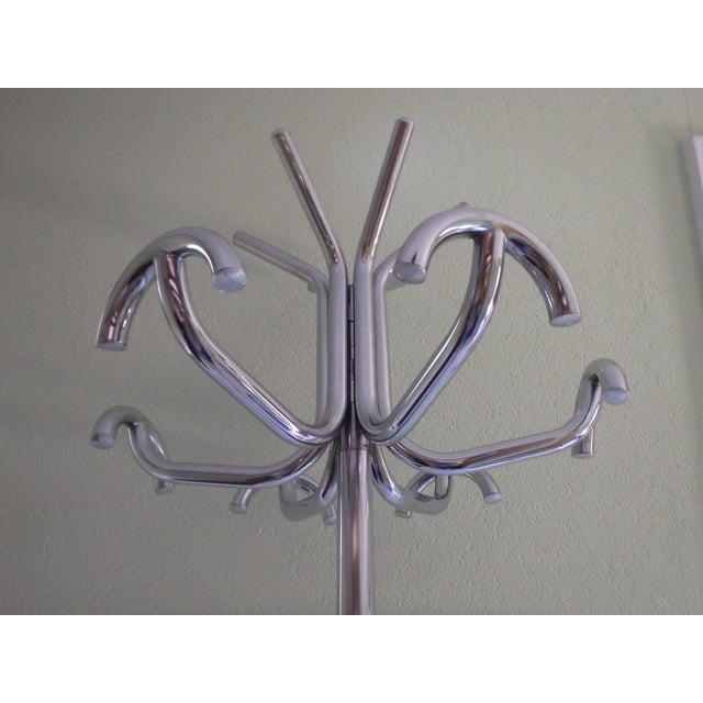 Bauhaus Standing Wardrobe in Chromed Steel, 1920s, in Good conditions. Designed 1920 to 1949