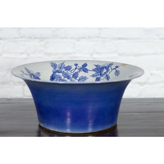 Chinese Blue & White Porcelain Wash Basin with Floral Motifs & Cobalt Blue For Sale - Image 11 of 12