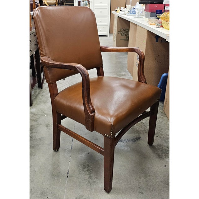 Pair of Mid 20th Century Gunlocke Georgian Style Mahogany and Vinyl Armchairs For Sale In Washington DC - Image 6 of 9
