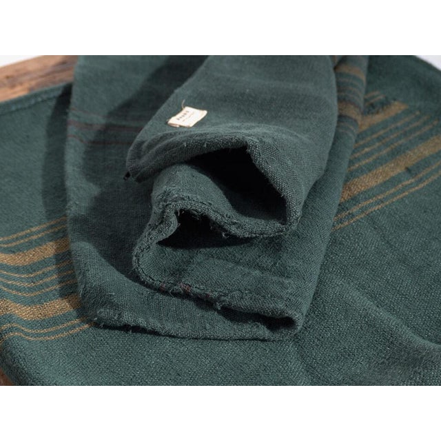 Green antique linen cushion handmade with antique flour sacks. Style: Rustic Materials and techniques: Antique linen with...