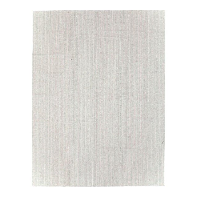 Galerie Shabab Collection Mid-20th Century Handmade Turkish Flatweave Kilim Room Size Carpet in White For Sale