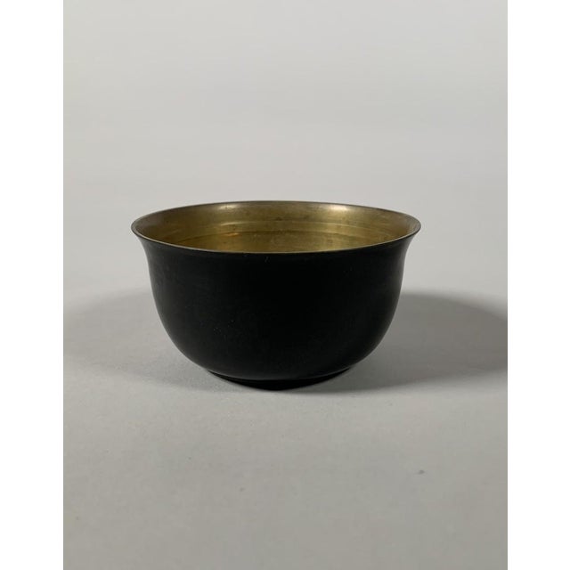 Jean Dunand (1877-1942). Circular Bowl in Blue Lacquer and Art Deco Metalwork, 20th Century For Sale