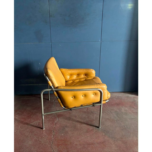 A beautiful, rare armchair with a chromed steel base and tan leather upholstery in very good condition. The Osaka SZ08...