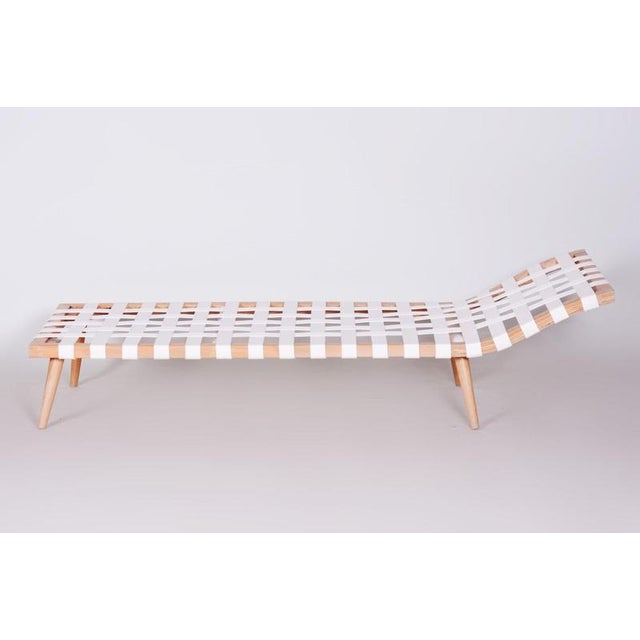 Breathe timeless elegance and the clean lightness of Mid-Century design into your interior through this magnificent chaise...