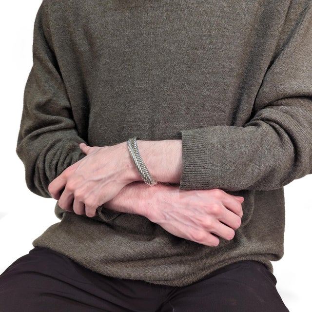 Modern David Yurman Sterling Silver 13mm Chevron Cable Cuff Bracelet For Sale - Image 3 of 13