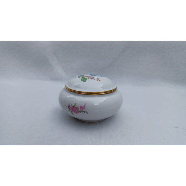 Vintage Porcelain Trinket Box with Hand-Painted Morning Glory Deutsche Blumen from Meissen, 1950s For Sale - Image 9 of 9