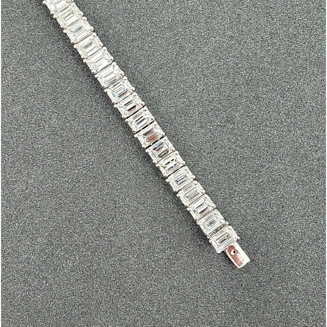 Early 21st Century 15.77 Ct Emerald Cut Diamond Tennis Bracelet For Sale - Image 5 of 8