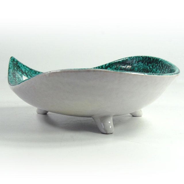1970s Italian Hand-Painted Glazed Tripod Dish, 1960s For Sale - Image 5 of 10