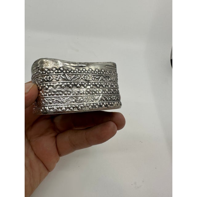 This vintage trinket box is a beautiful addition to any room. The porcelain material and hand-painted Chinese figure make...