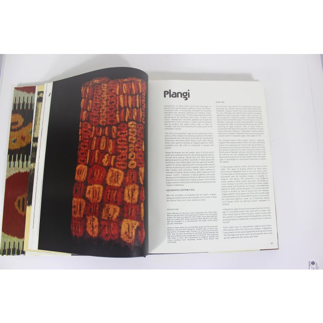 1976 the Dyer’s Art Ikat, Batik, Plangi Large Size Hardcover Hard Cover Art Book Bookshelf Styling For Sale - Image 11 of 15