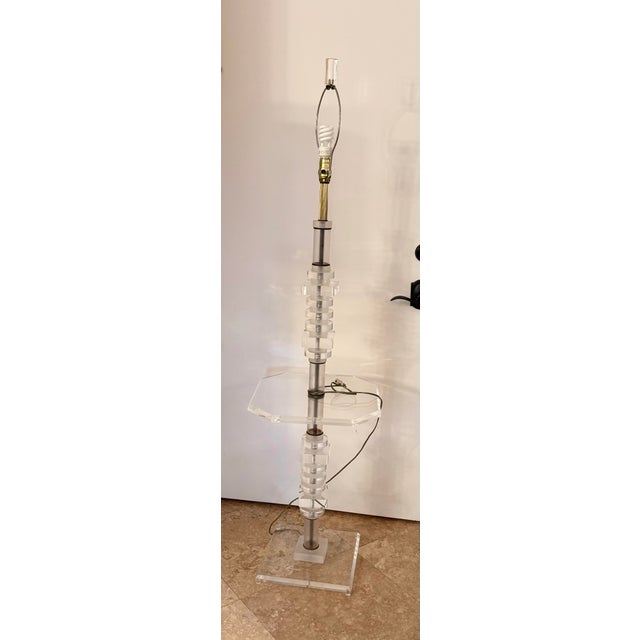 1970s Hollywood Regency Stacked Lucite & Brass Floor Lamp With Built-in Table For Sale - Image 12 of 12