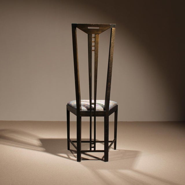 ​This elegant high-back chair by Umberto Asnago and Ambrogio Pozzi for Giorgetti belongs to the influential ‚Gallery‘...