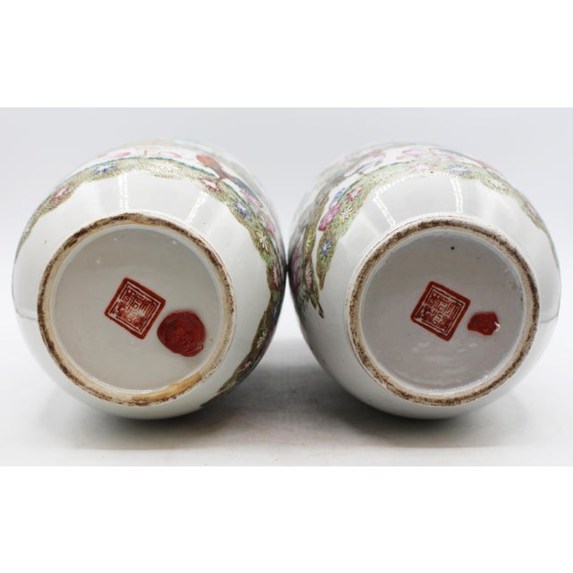 Ceramic Early 20th Century Pair of Chinese Famille Rose Porcelain Vases or Jars For Sale - Image 7 of 12