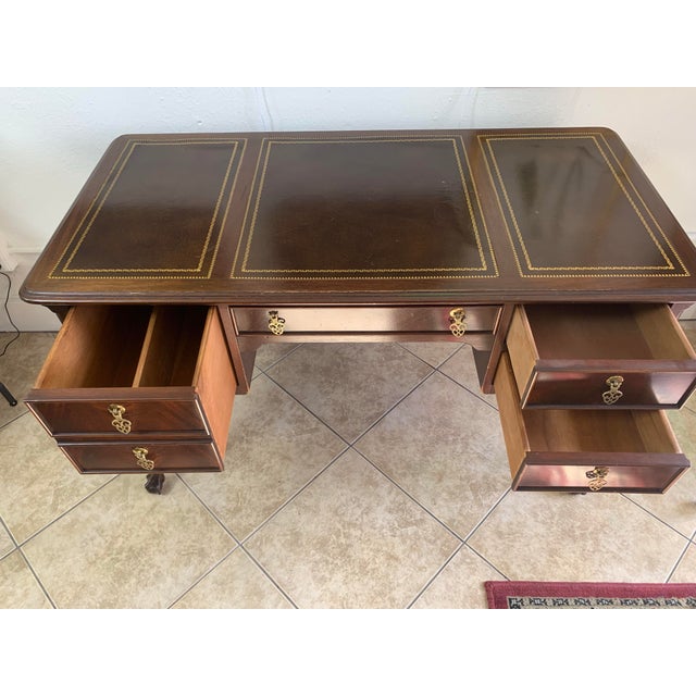 Sligh-Lowry Furniture Co. Vintage Georgian Style Mahogany Leather Top Writing Desk For Sale - Image 4 of 11