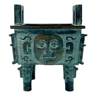 Chinese Archaistic Style Ritual Vessel in Bronze For Sale