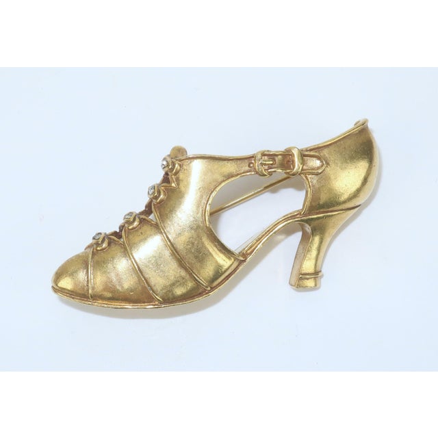 Metropolitan Museum of Art Gilded Brass Art Deco Flapper Shoe Brooch For Sale - Image 9 of 10