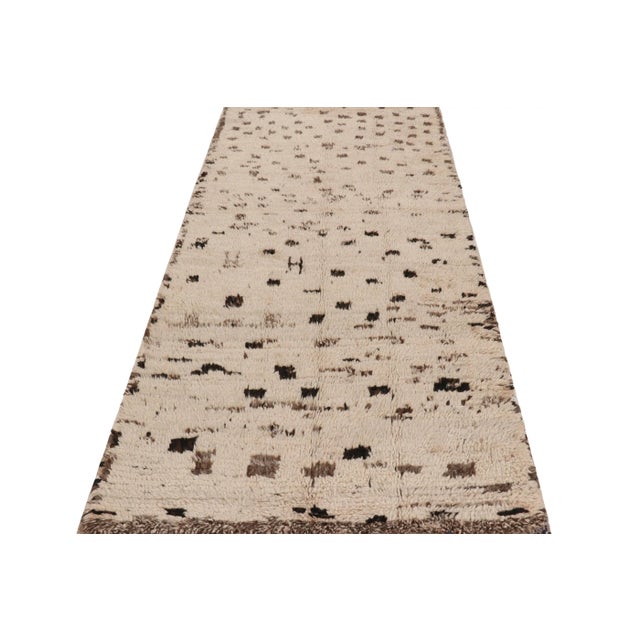 1950s Vintage Moroccan Runner Rug in Cream With Brown Geometric Patterns - Rug & Kilim For Sale - Image 5 of 8