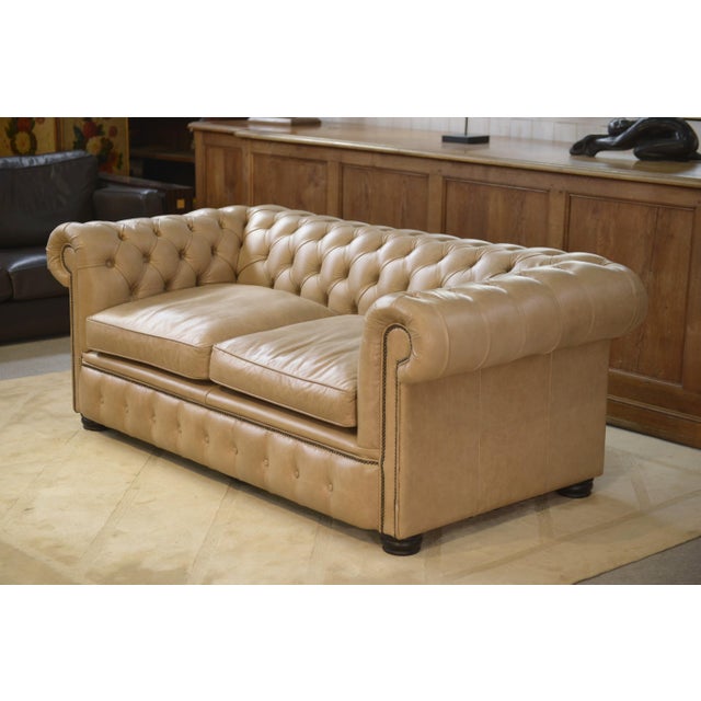 Vintage English Chesterfield Sofa in Beige Leather, 1990s For Sale - Image 6 of 15