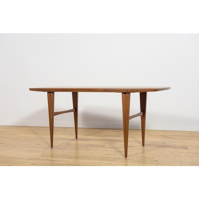 This coffee table was made in Denmark during the 1960s. The piece represents the characteristic qualities of Scandinavian...