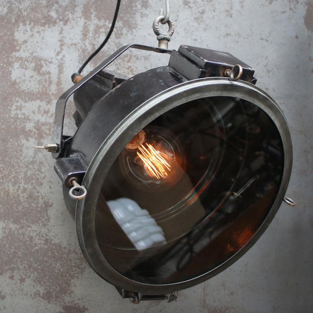 Dutch Black enamel Industrial hanging Light Spotlight Clear glass. E27 / E26 Up to 250V (Europe/UK Standard).The wiring of...