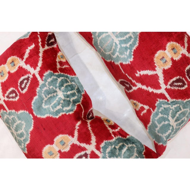 Pair of Red Ikats Pillows rug no. i141 For Sale In New York - Image 6 of 6