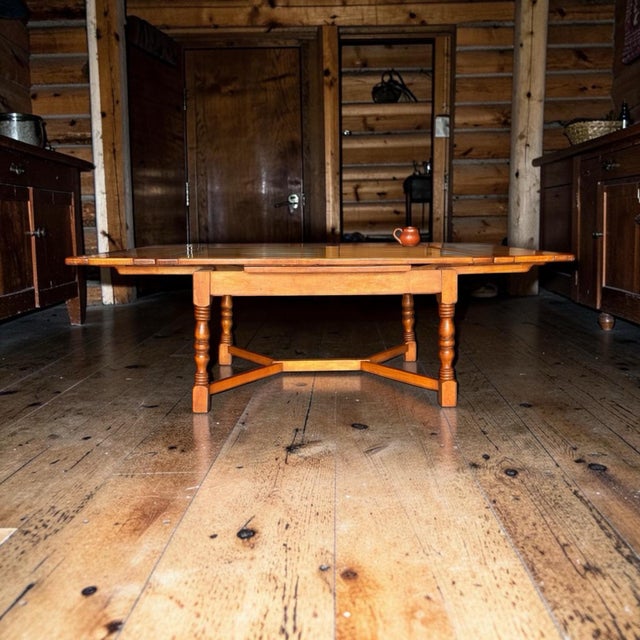 1940s 1940s High Quality Cushman Colonial Creations Solid Rock Maple Draw Leaf Table. For Sale - Image 5 of 12
