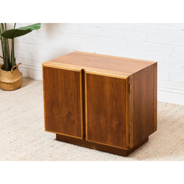 Mid 20th Century Pair of Double Double Door Nightstands by Lane, Attributed For Sale In Los Angeles - Image 6 of 12