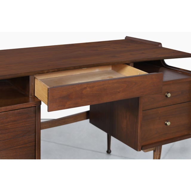 Wood 1960s Vintage Walnut “Mainline” Desk by Hooker Furniture For Sale - Image 7 of 13