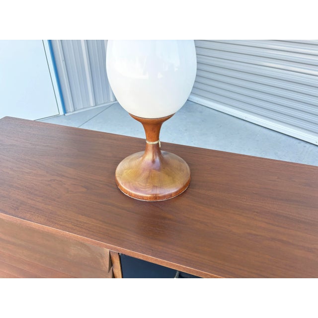 1960s Mid-Century Modern Tall Sculptural Walnut & Ceramic Table Lamp For Sale - Image 9 of 11