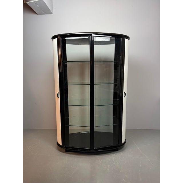 1970s Mid-Century Italian Glass Display Cabinet with White Leather Doors in Black Wooden Frame by Rossi Di Albizatte, Italy, 1970s For Sale - Image 5 of 7
